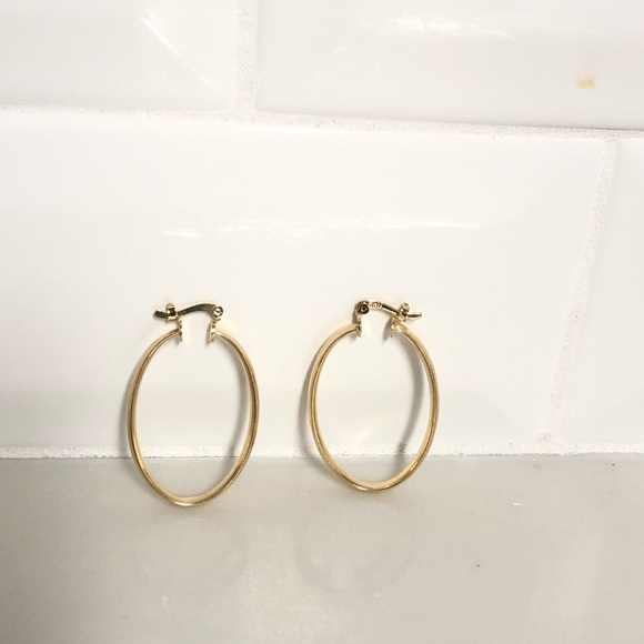 18k Gold Filled Oval Hoop Earrings - Picture 3 of 5